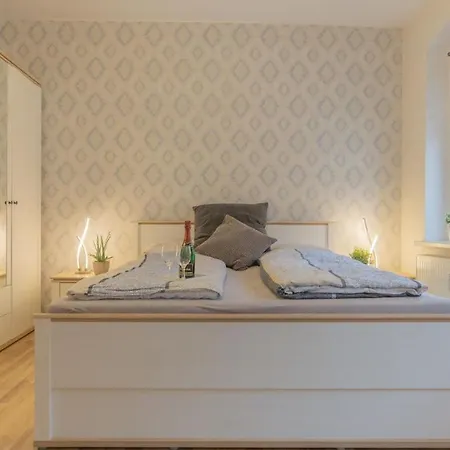 *central_50m2_kitchen_washer_netflix_parking Lejlighed *